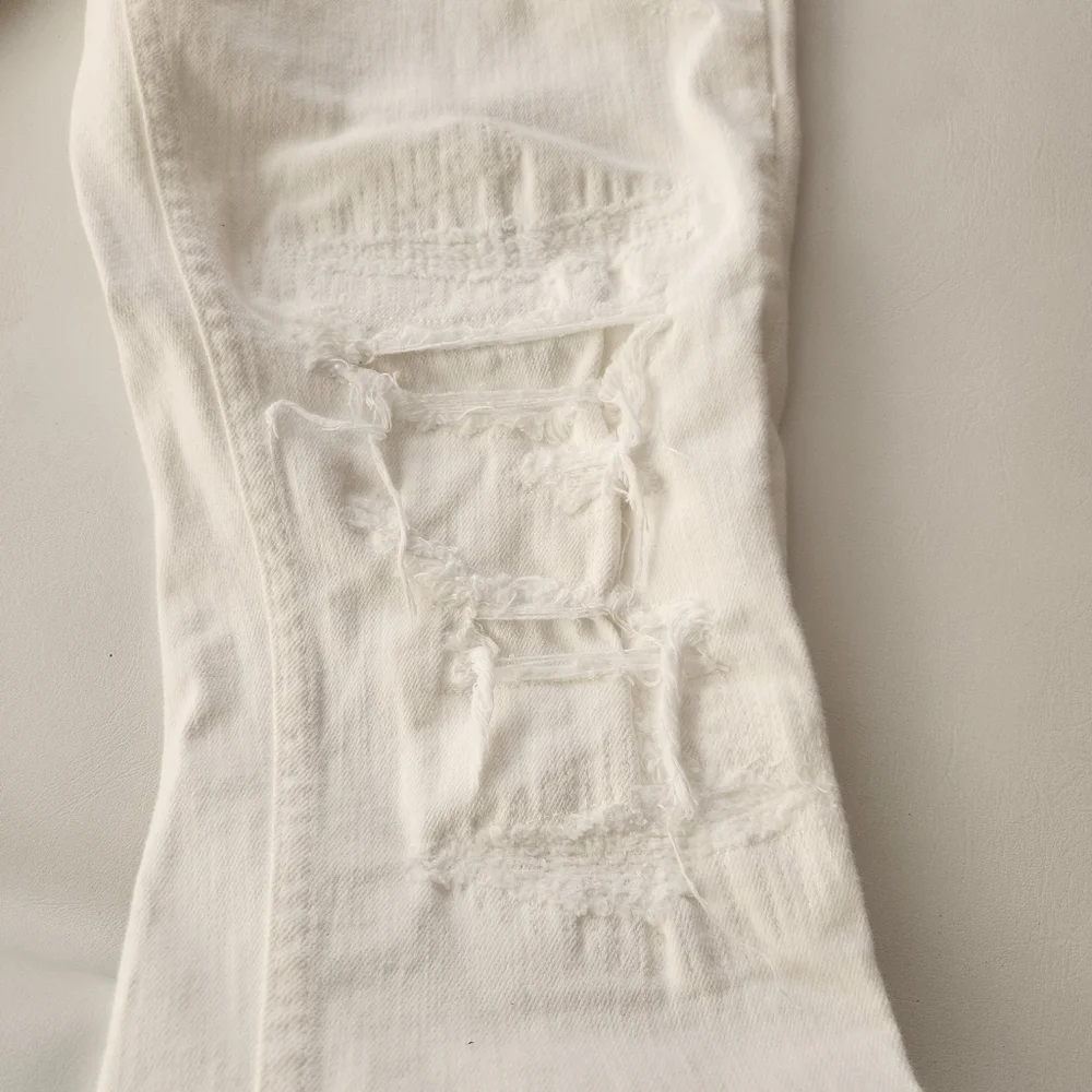 NWOT- Zara Men's White Distress Skinny Jeans - Picture 8 of 11